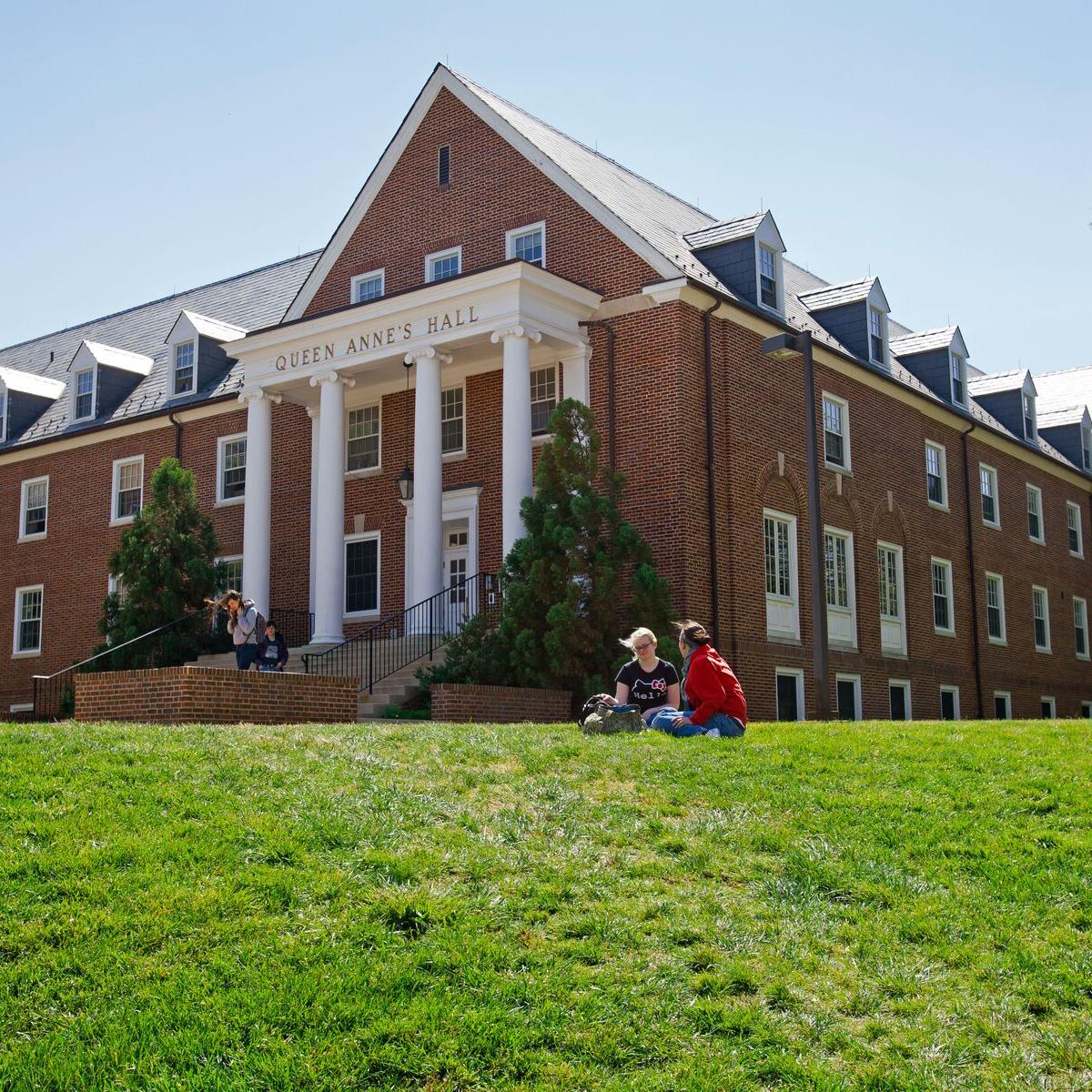 Students in front of Hall
