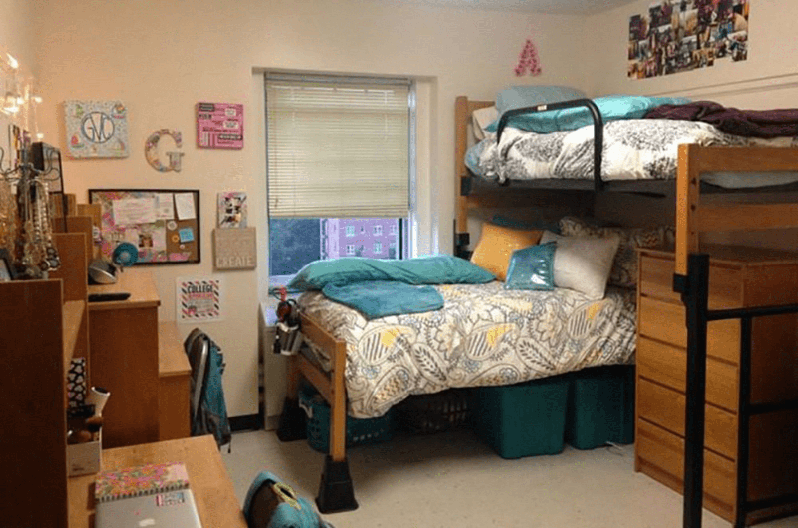 double room with beds arranged as bunk beds facing opposite directions