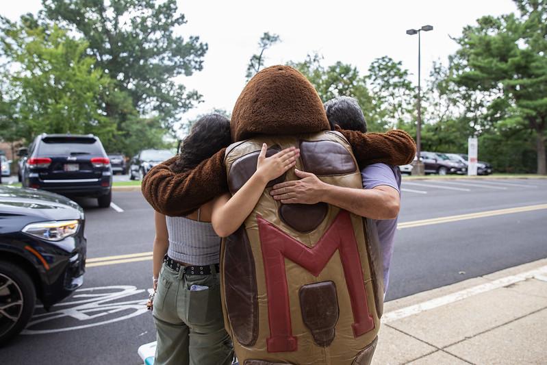 testudo hugging